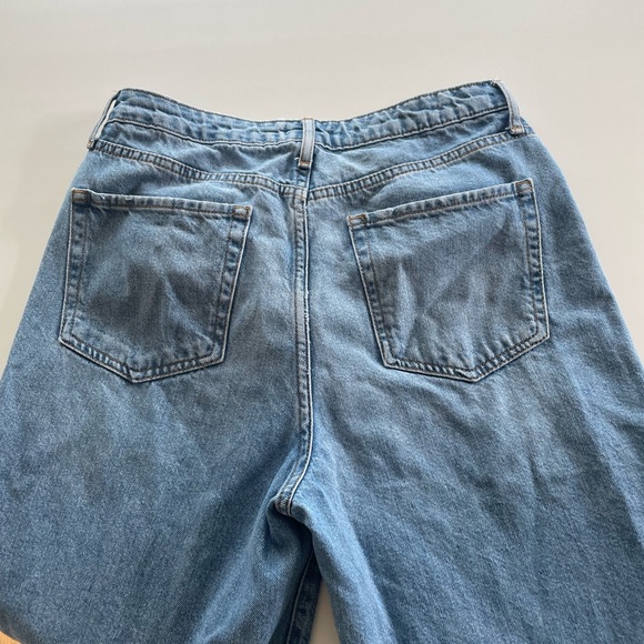 Forever 21 Light Wash Ripped Jeans - Picture 5 of 6